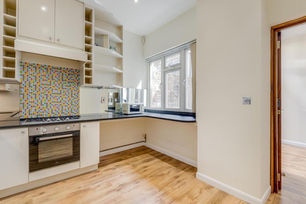 Care Property London- Apartments Buitenkant foto
